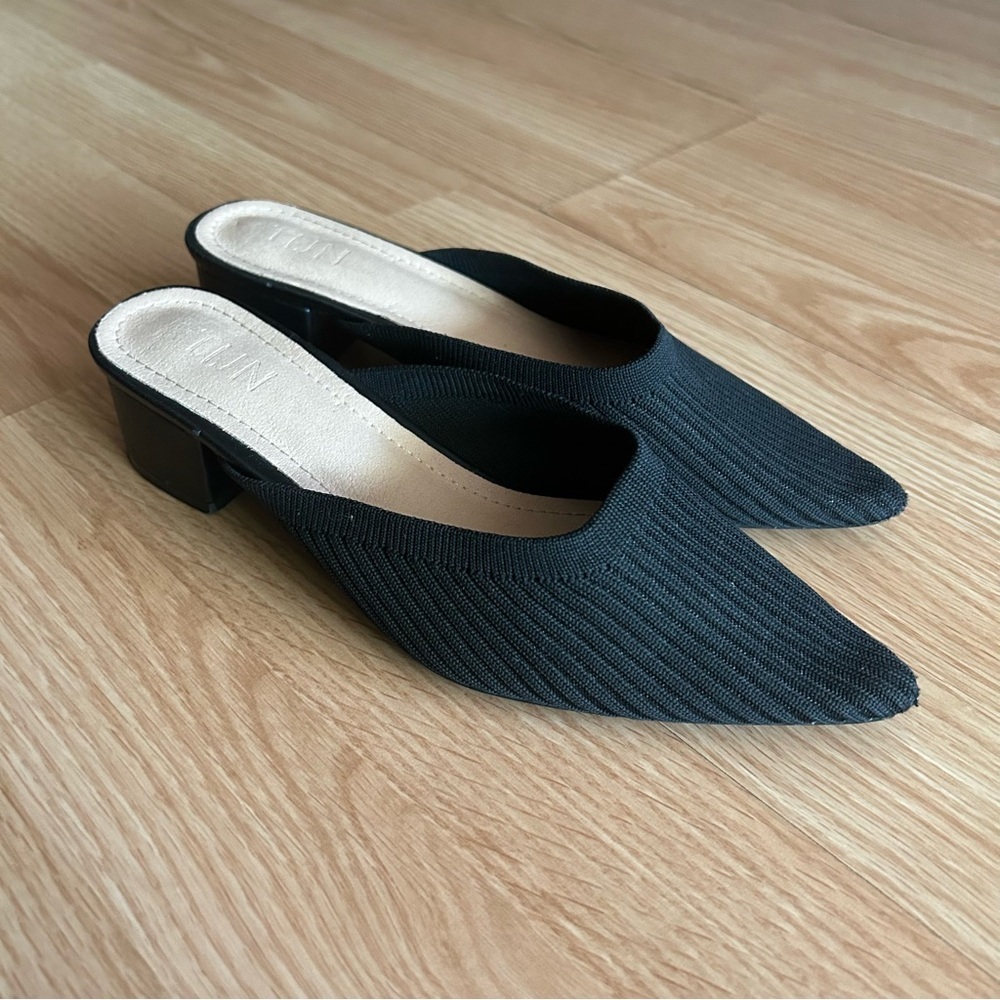 TIJN Black Ribbed Helka Pointed Mules Women’s 7